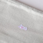 محفظة على شكل love