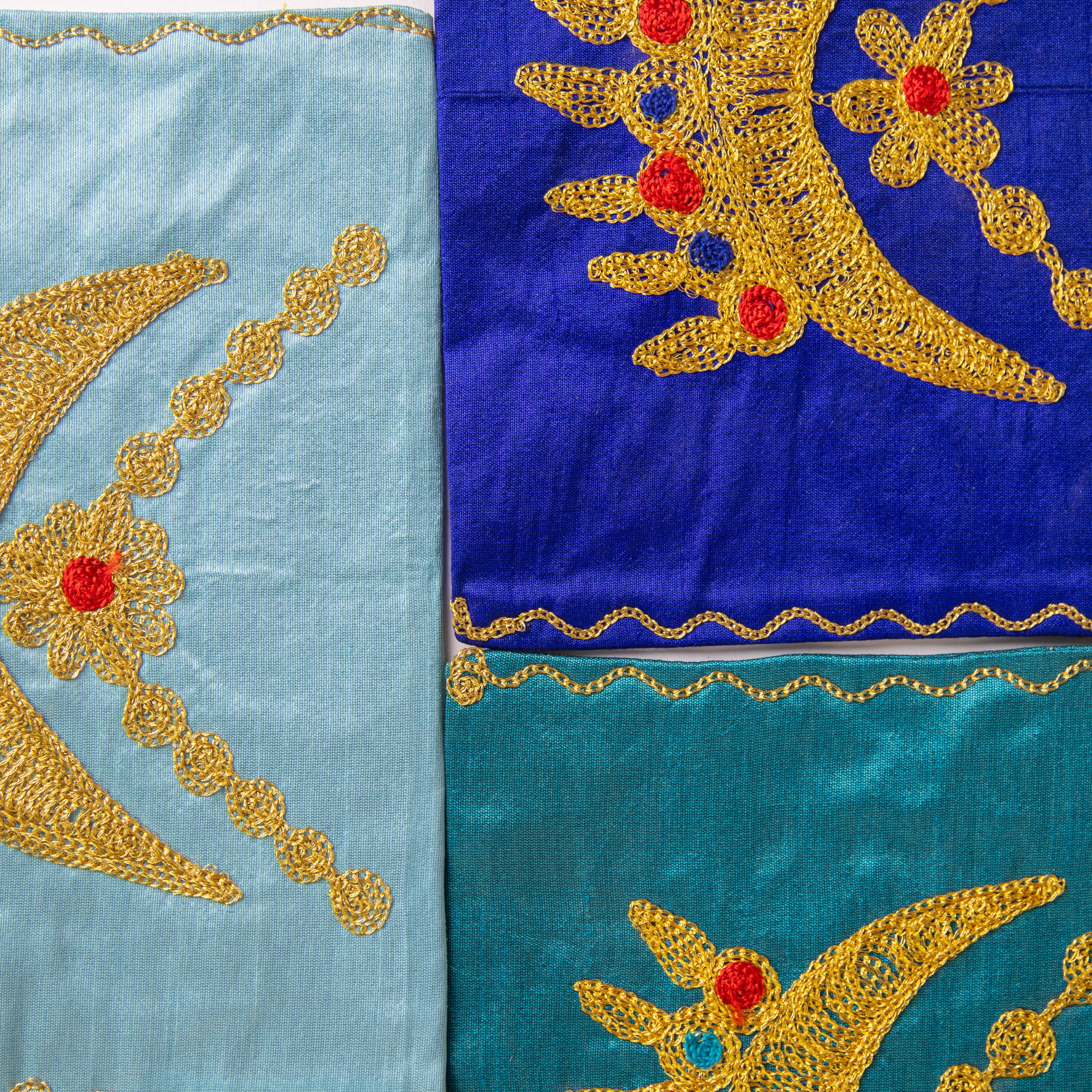 محفظة بتطريز تراثي