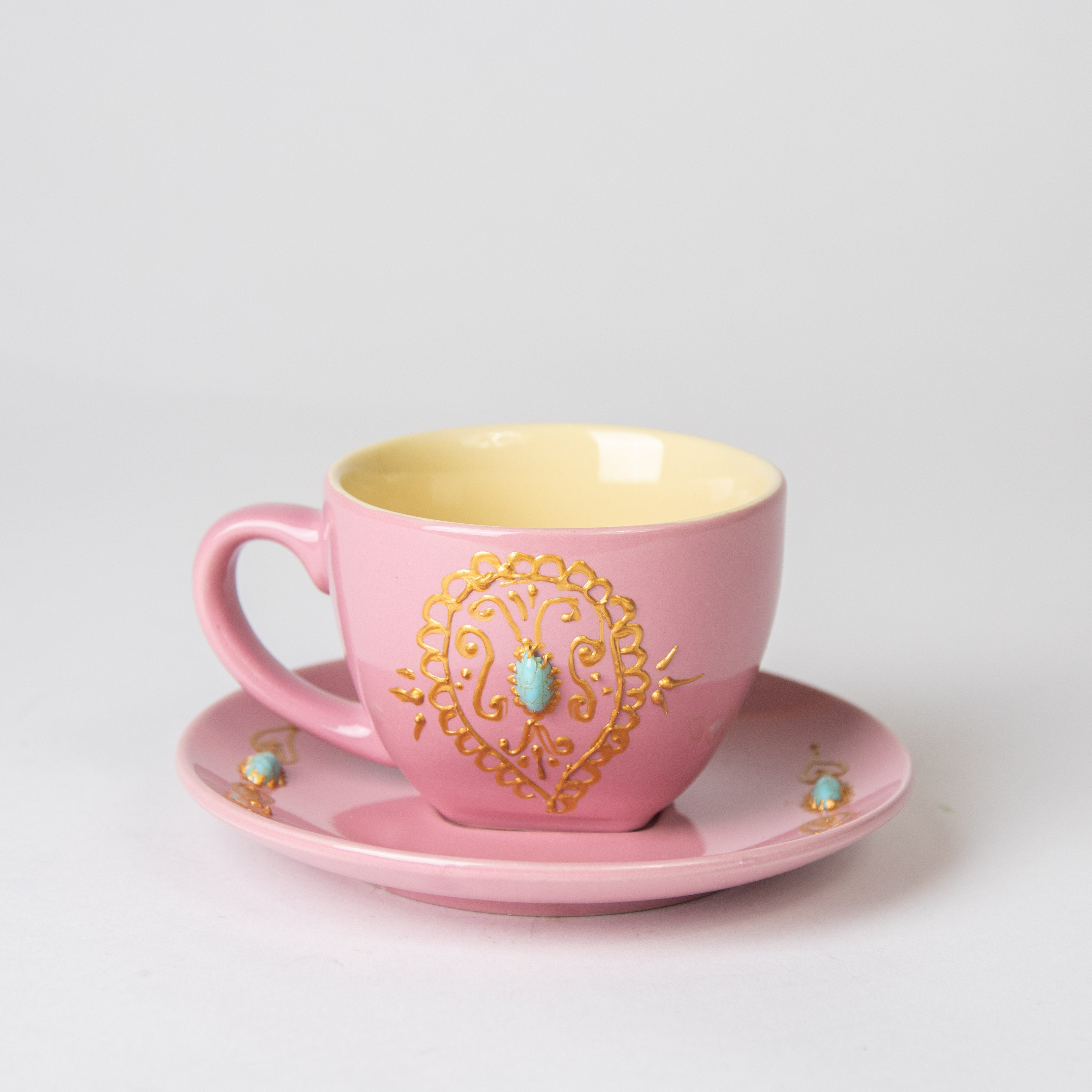 كوب قهوة برسم يدوي