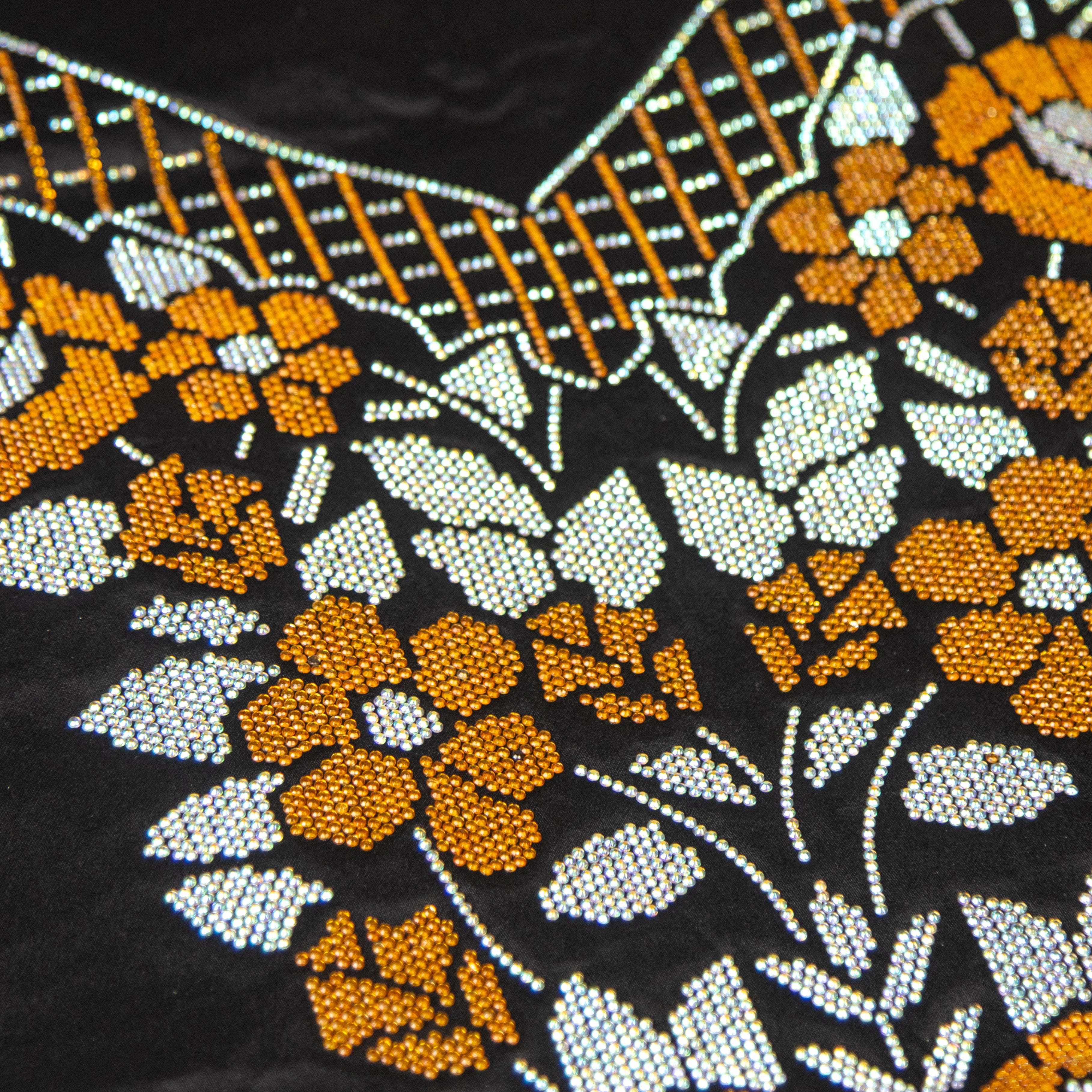 مخور أسود حرير فصوص