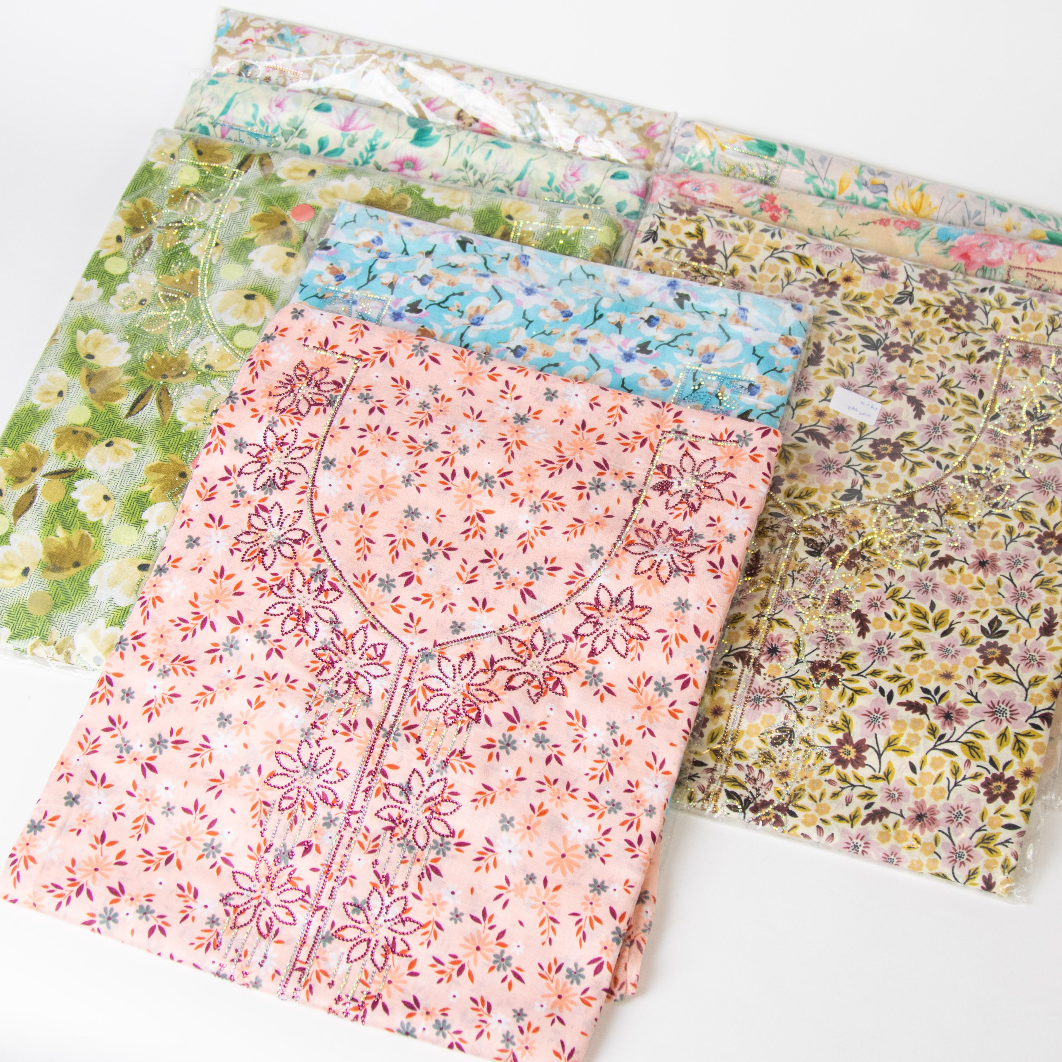 مخاوير تطريز مع فصوص