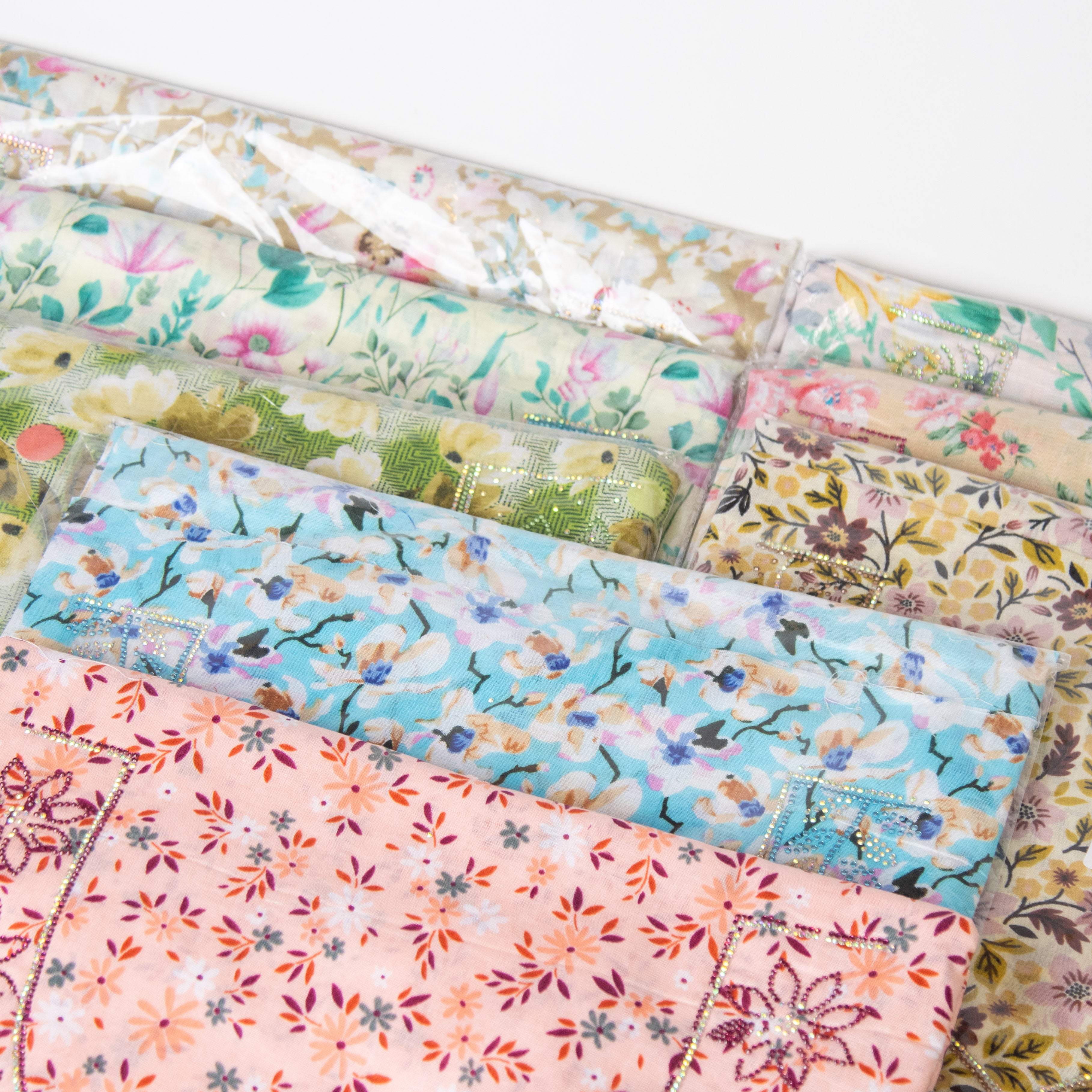 مخاوير تطريز مع فصوص