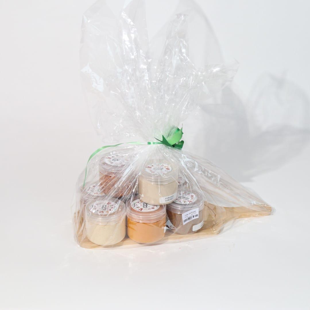 نقصه 8 علب بهارات