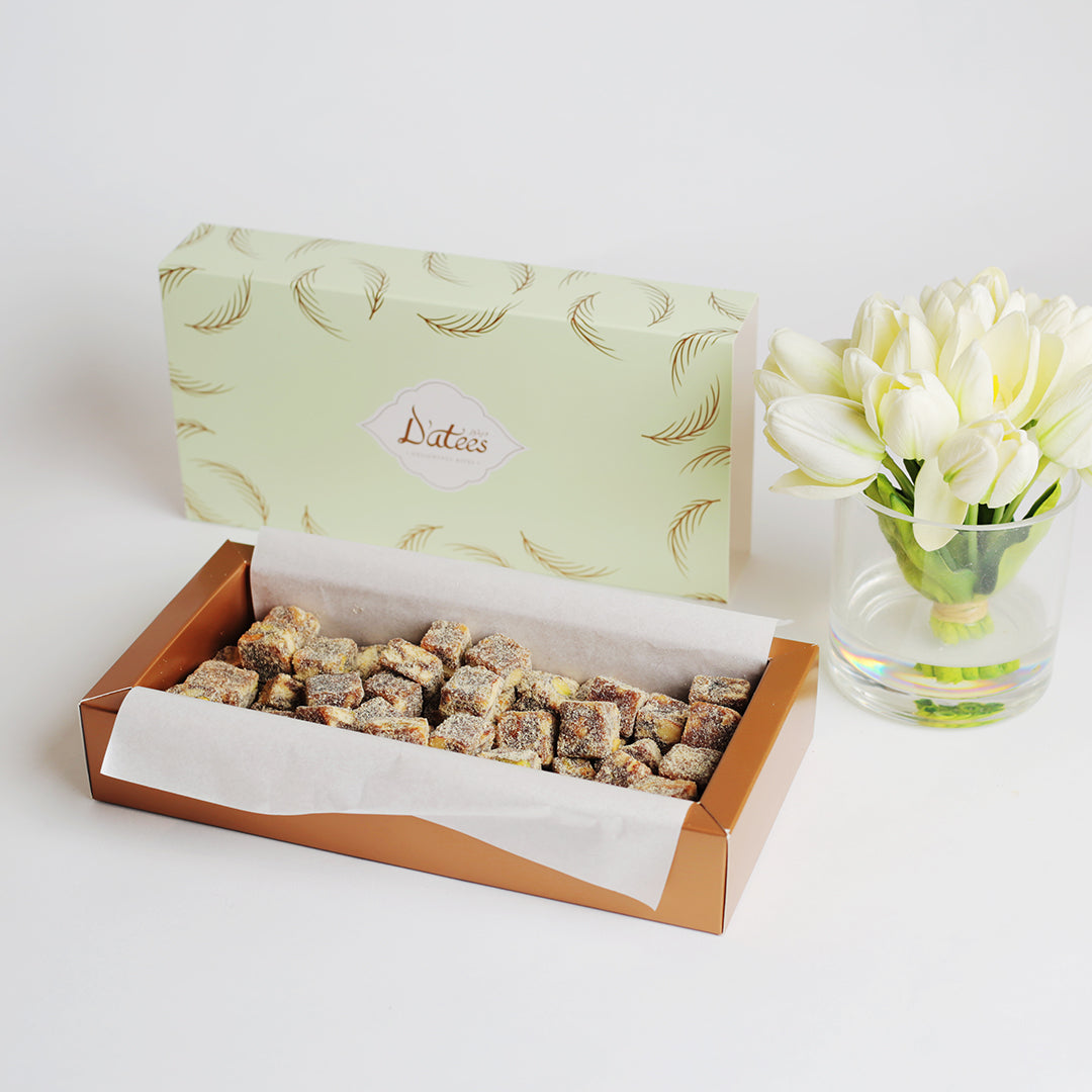 مكعبات التمر بالمكسرات